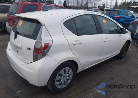 2013 Toyota Prius C Three z USA, uszkodzony, nr VIN JTDKDTB31D1044949